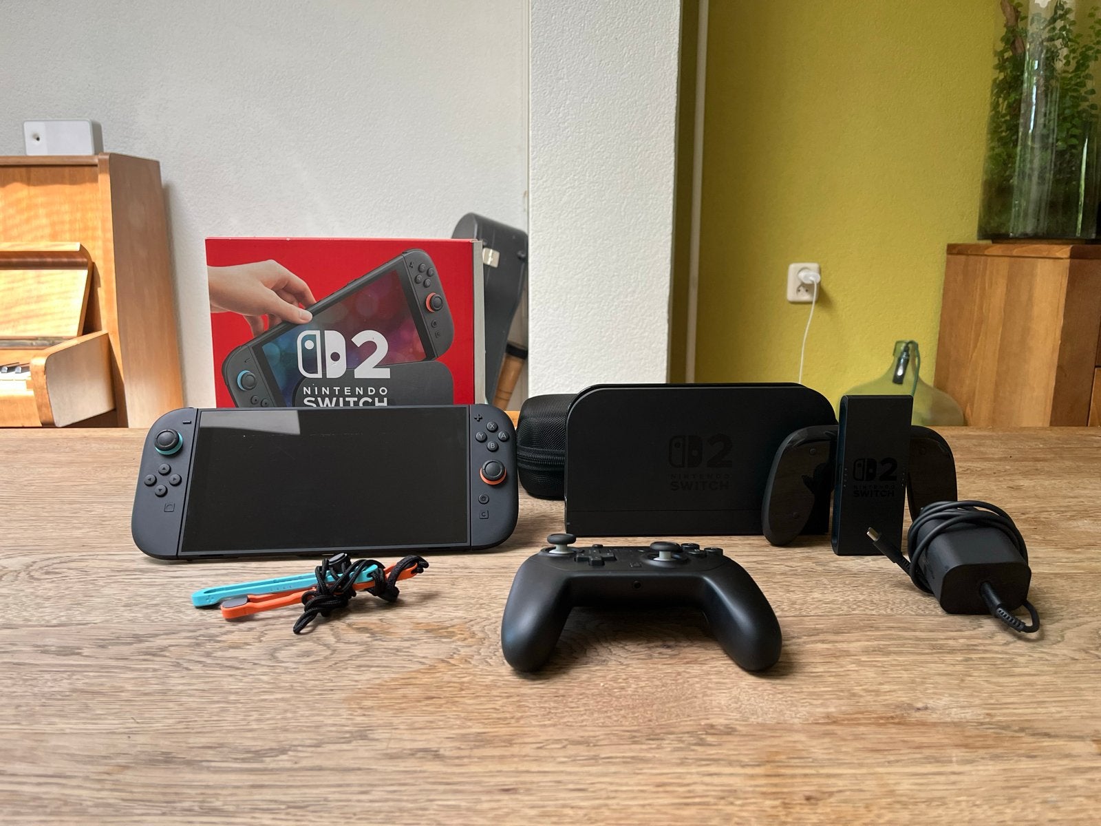 Nintendo Switch 2 met Pro Controller, Zelda BOTW en hoes, Ophalen of Verzenden, Switch Original, Met 3 controllers of meer, Gebruikt
