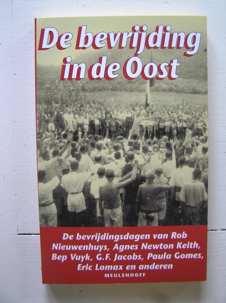 De bevrijding in de Oost., Boeken, Ophalen of Verzenden, Zo goed als nieuw