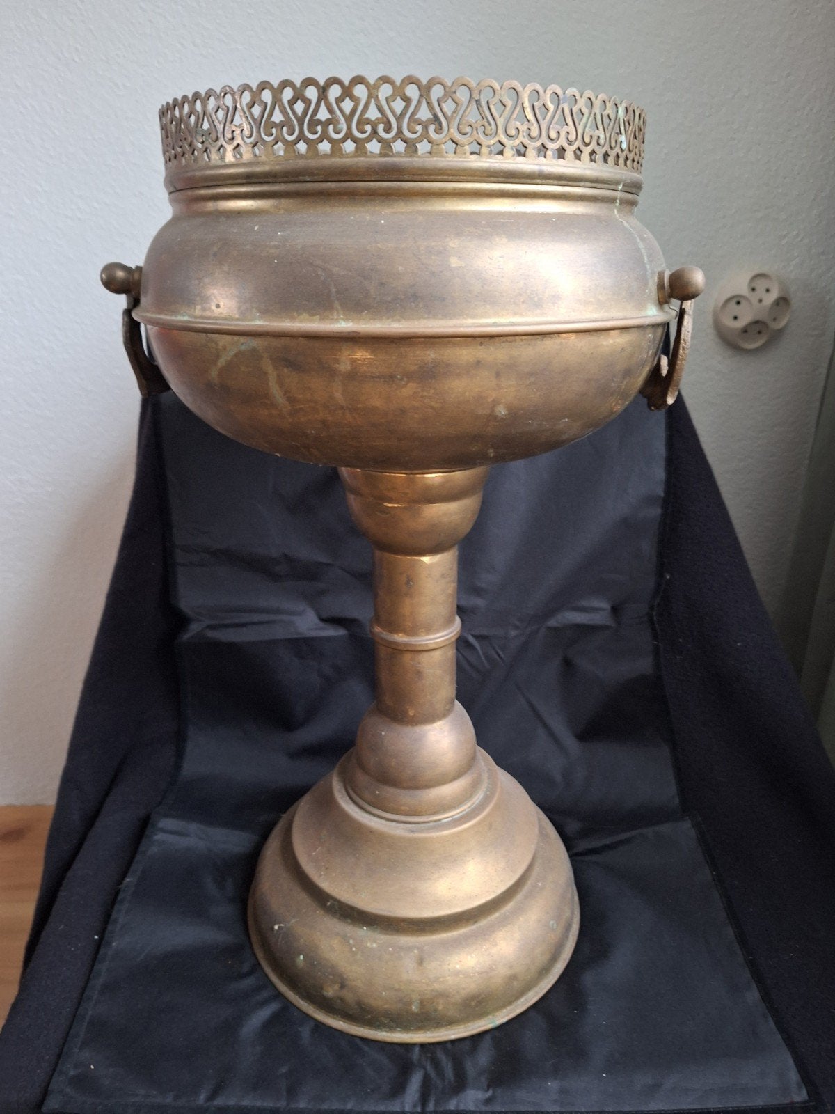 Antieke Koperen Bloempot op Voet - Decoratieve Vaas, Antiek en Kunst, Antiek | Koper en Brons, Ophalen, Koper