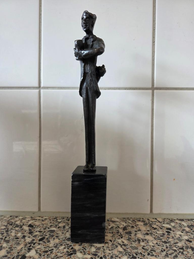 Bronzen beeldje Proost op een goede toekomst., Minder dan 20 cm, Ophalen of Verzenden, Brons, Beeld