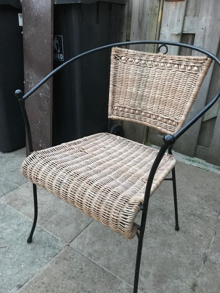 Rieten stoel rotan en metalen frame zwart., Ophalen, Overige kleuren, Zo goed als nieuw, Metaal