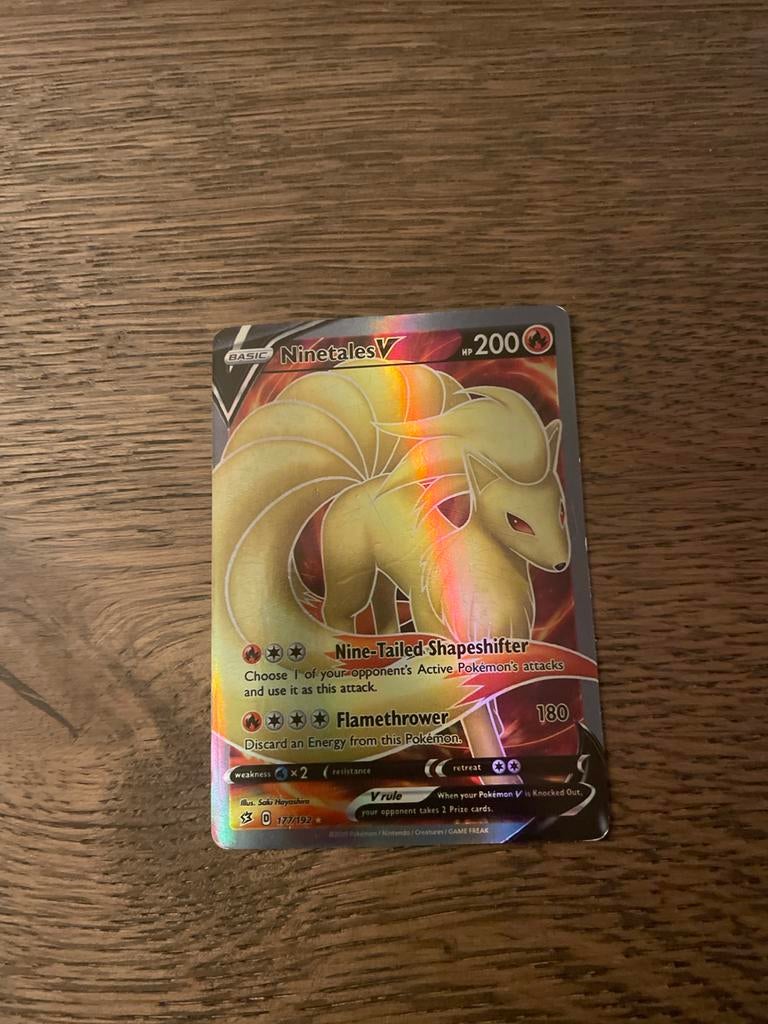 Ninetales V Pokémon kaart - Goede staat, voor verzamelaars, Ophalen of Verzenden, Gebruikt, Losse kaart, Foil
