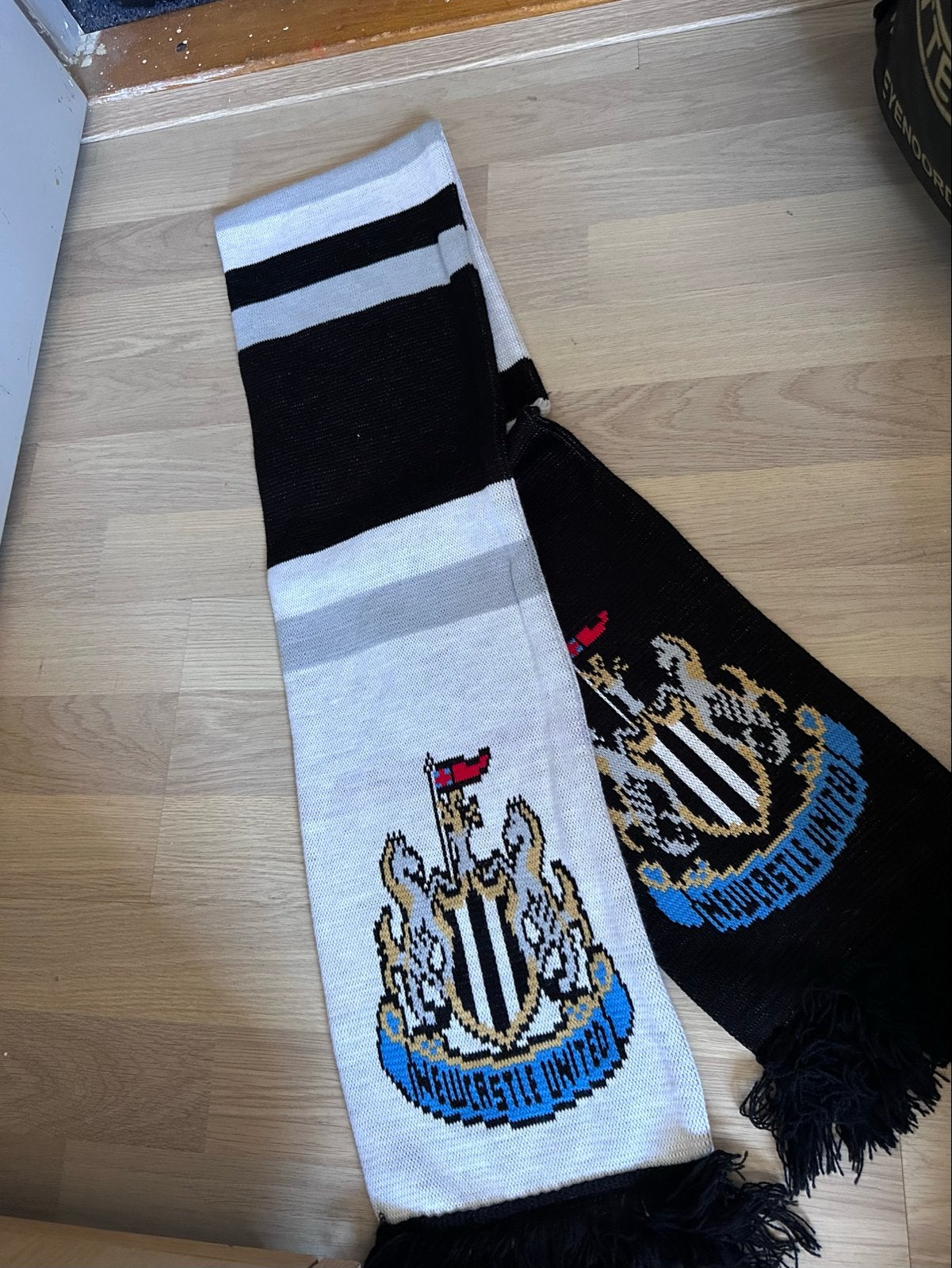 Newcastle United Sjaal - Origineel uit Engeland, Verzenden, Zo goed als nieuw, Clubaccessoires