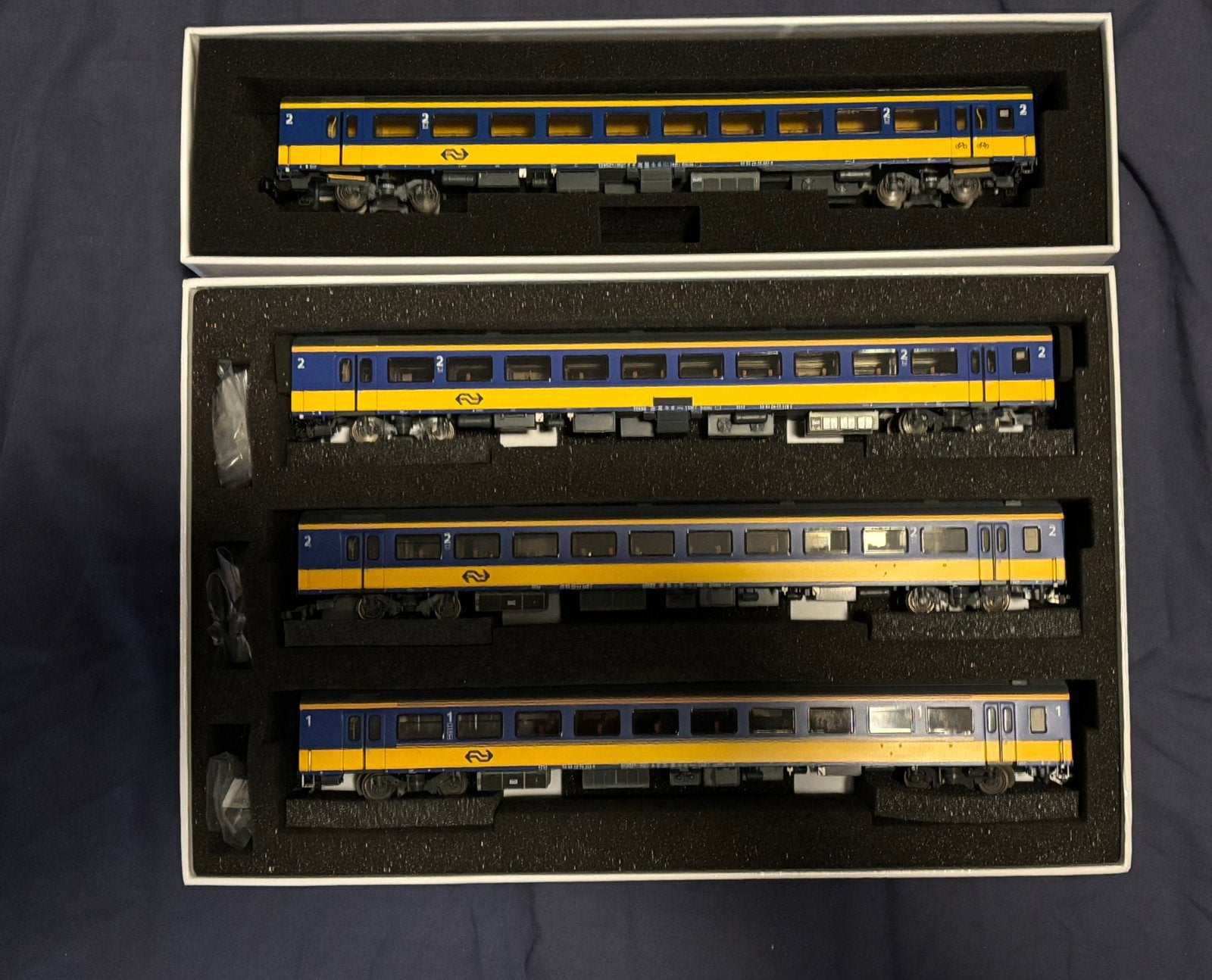Set met drie Nederlandse NS InterCity-rijtuigen, Hobby en Vrije tijd, Modeltreinen | H0, Gelijkstroom, Verzenden, Wagon, NS