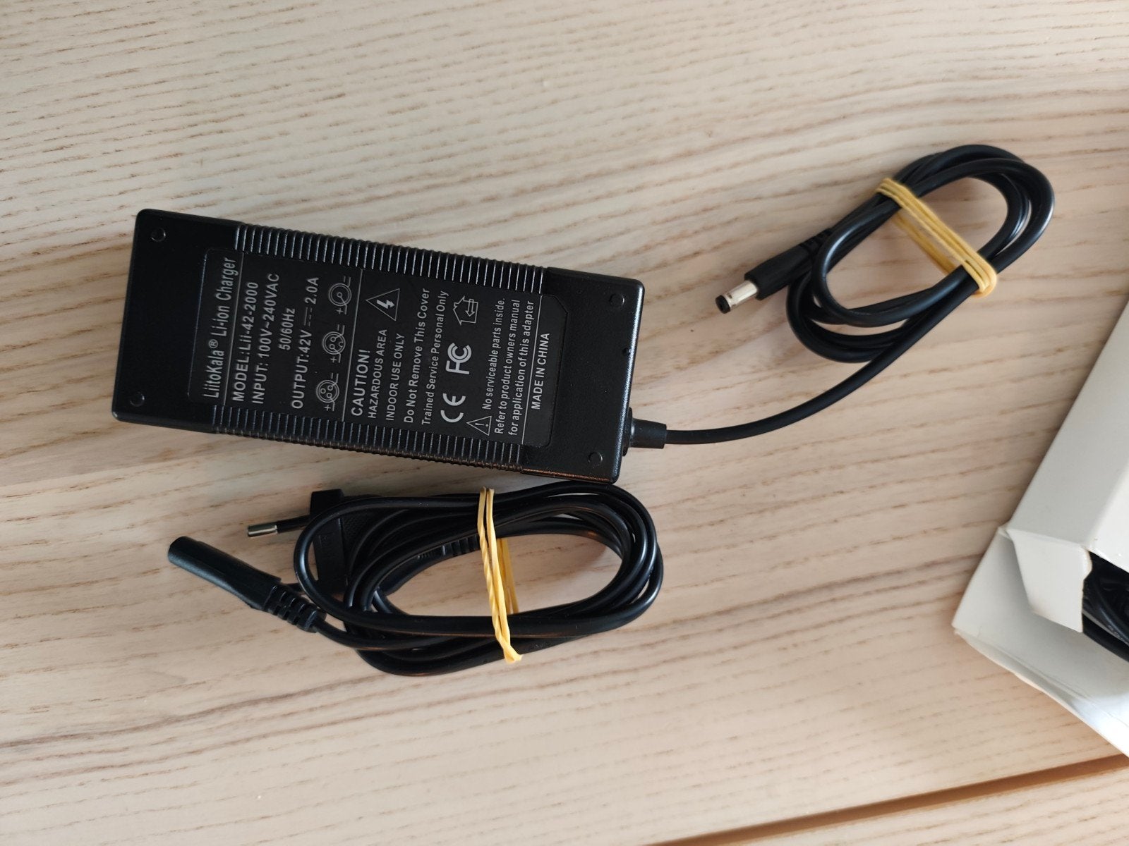 Nieuwe Oplader 42V 2.0A voor E-bike en Fatbike, Fietsen en Brommers, Fietsaccessoires | Fietsaccu's, Ophalen of Verzenden, Nieuw