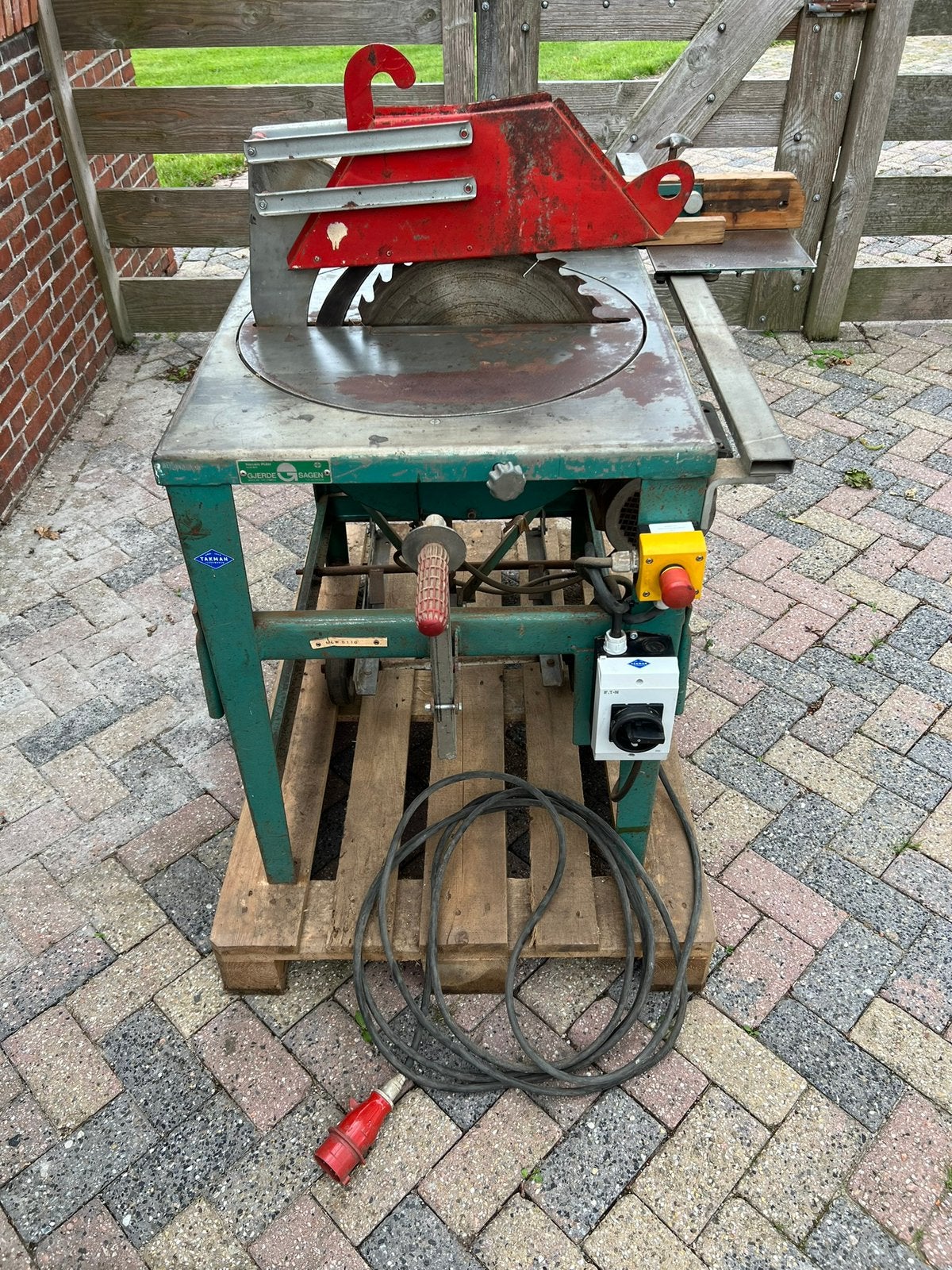 Gjerde zaagtafel 380V, Ophalen, Cirkelzaag, 70 mm of meer, Zo goed als nieuw