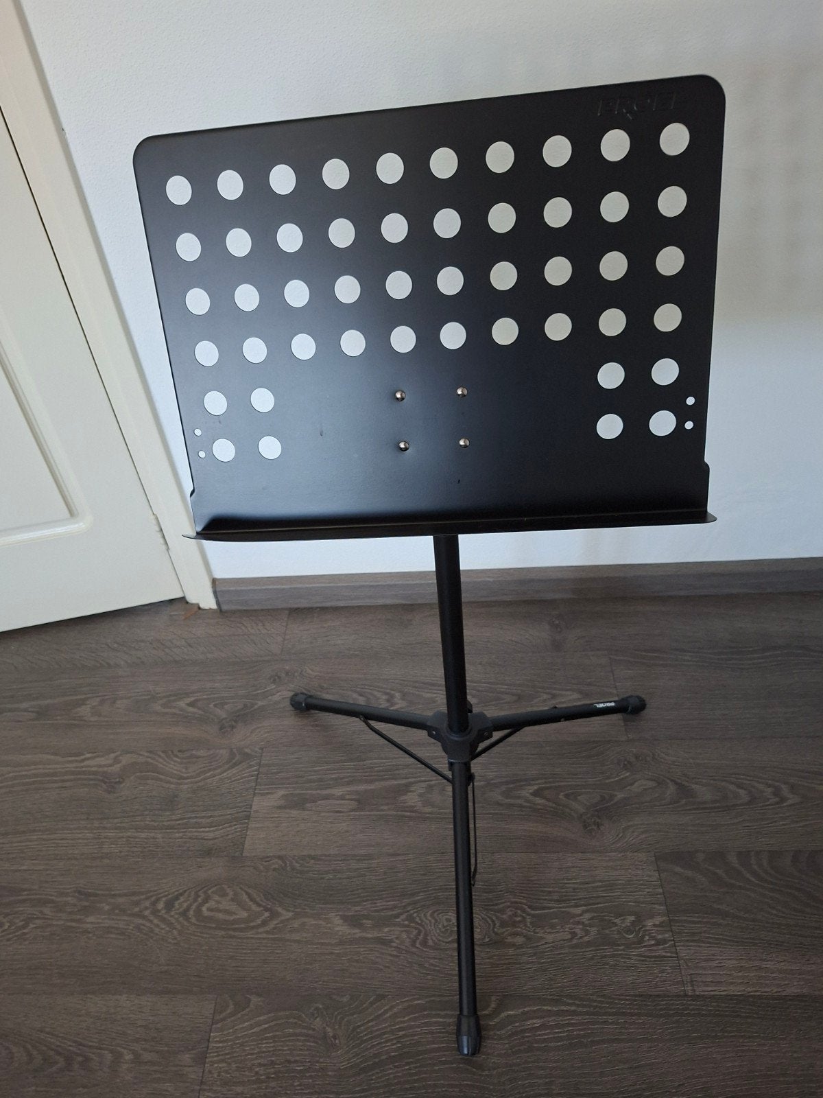 K&M Muziekstandaard - Zwart, Zo goed als nieuw € 15,00, Muziek en Instrumenten, Ophalen, Zo goed als nieuw, Muziekstandaard, Gitaar
