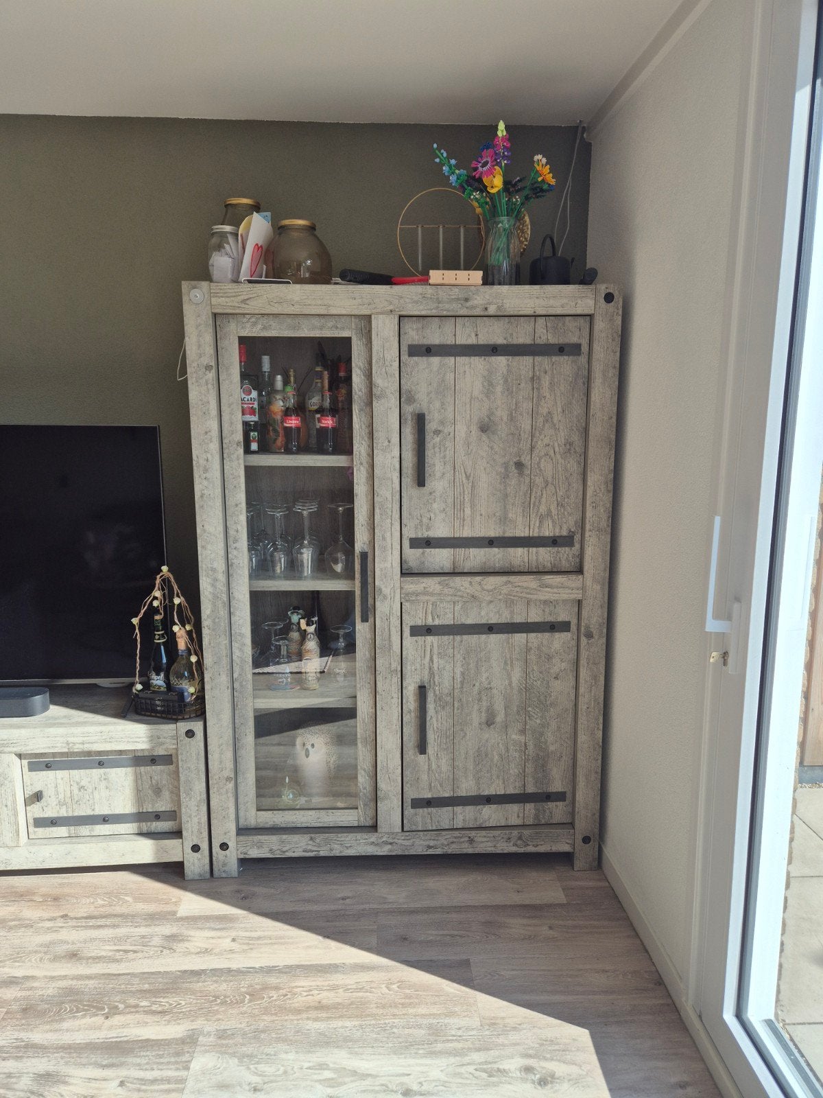 Vitrinekast, Huis en Inrichting, Ophalen, Met deur(en), 150 tot 200 cm, Zo goed als nieuw