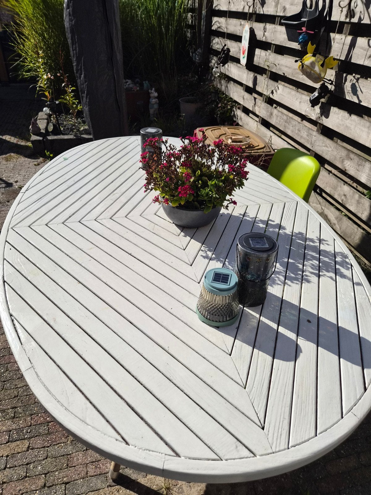 Witte ovale tuintafel met rieten onderstel, Tuin en Terras, Ophalen of Verzenden