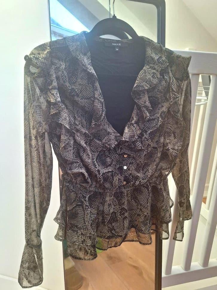 Nikkie blouse 34 - Groen zwart met goudkleurige knopen, Verzenden, Zo goed als nieuw, Nikkie, Maat 34 (XS) of kleiner