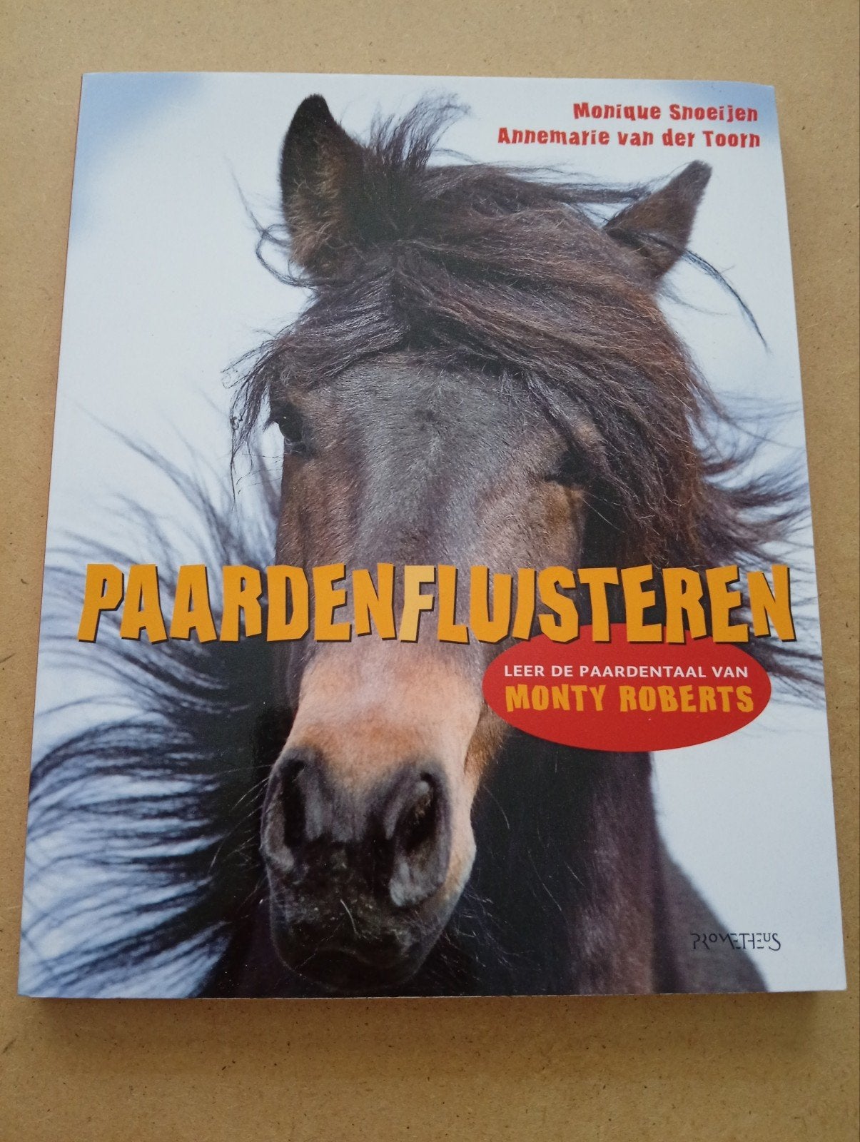 Paardenfluisteren - Leer de paardentaal van Monty Roberts, Boeken, Ophalen of Verzenden, Zo goed als nieuw, Monique Snoeijen, Annemarie van der Toorn