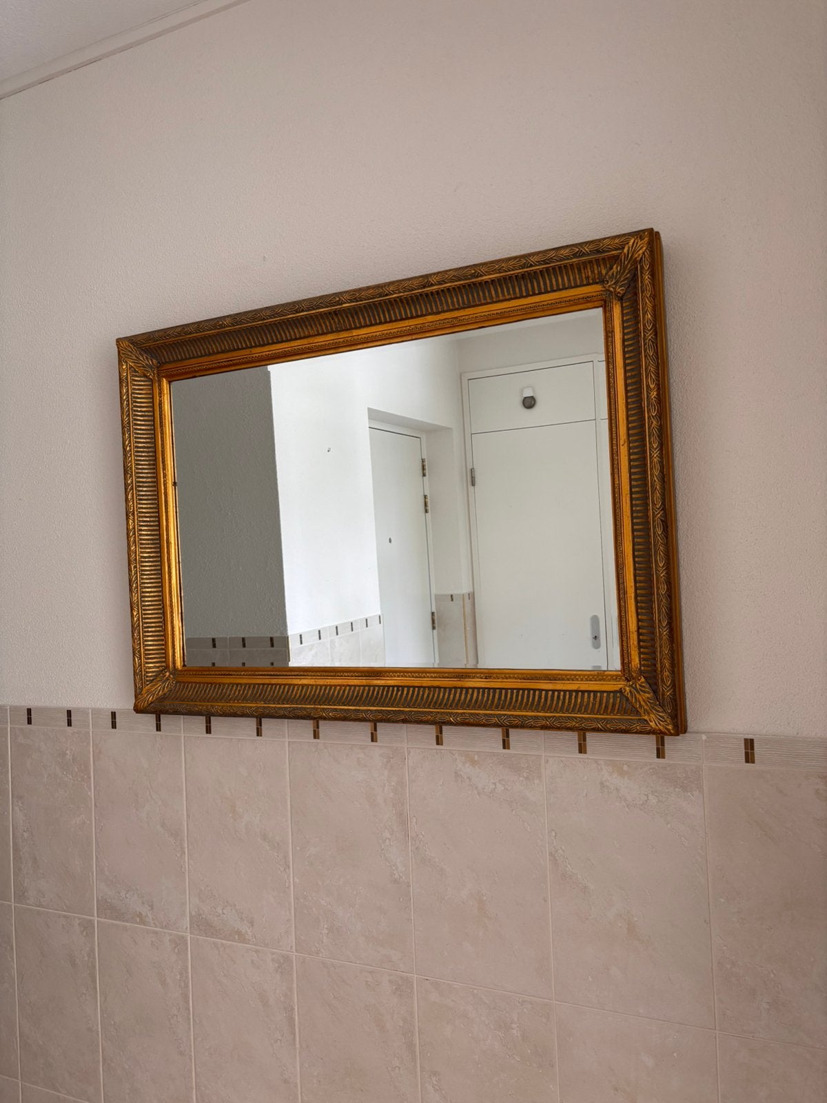 Spiegel met gouden rand, Huis en Inrichting, Woonaccessoires | Spiegels, Ophalen of Verzenden, Zo goed als nieuw, 100 tot 125 cm