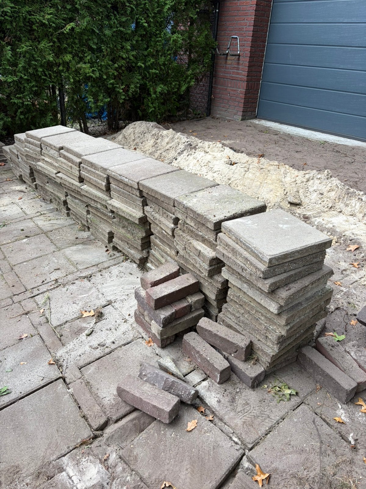Gratis Gebruikte terrastegels -, Tuin en Terras, Ophalen, Gebruikt, 10 m² of meer, Beton