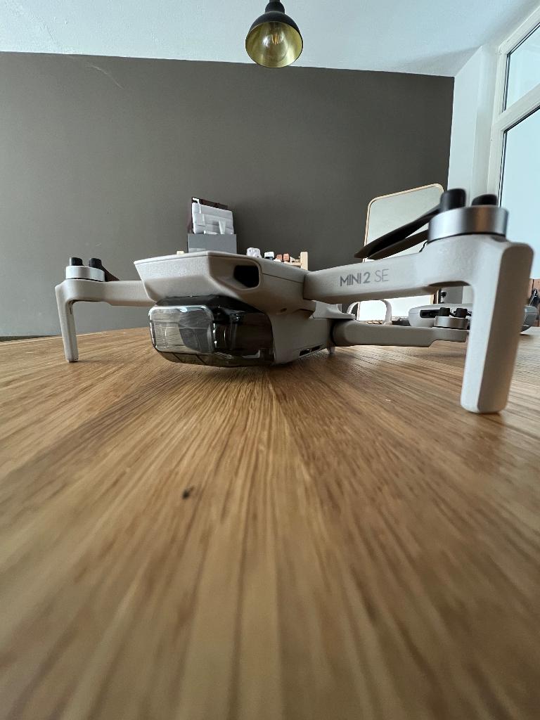 DJI Mini 2 SE Fly More Combo, Zo goed als nieuw, 1 tot 5 kilometer, Minder dan 250 gram, Return to Home