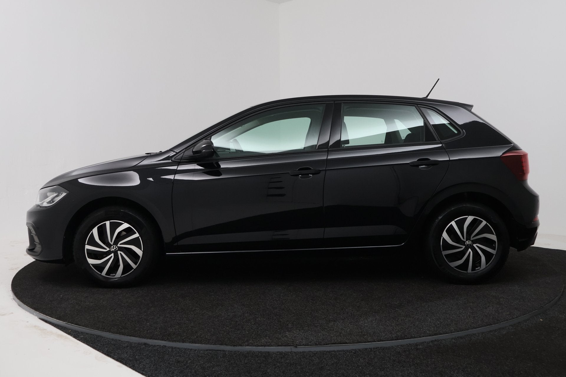 Volkswagen Polo 1.0 TSI Life (CARPLAY, PARKEERSENSOREN, CRUI, Voorwielaandrijving, Stof, Gebruikt, 580 kg