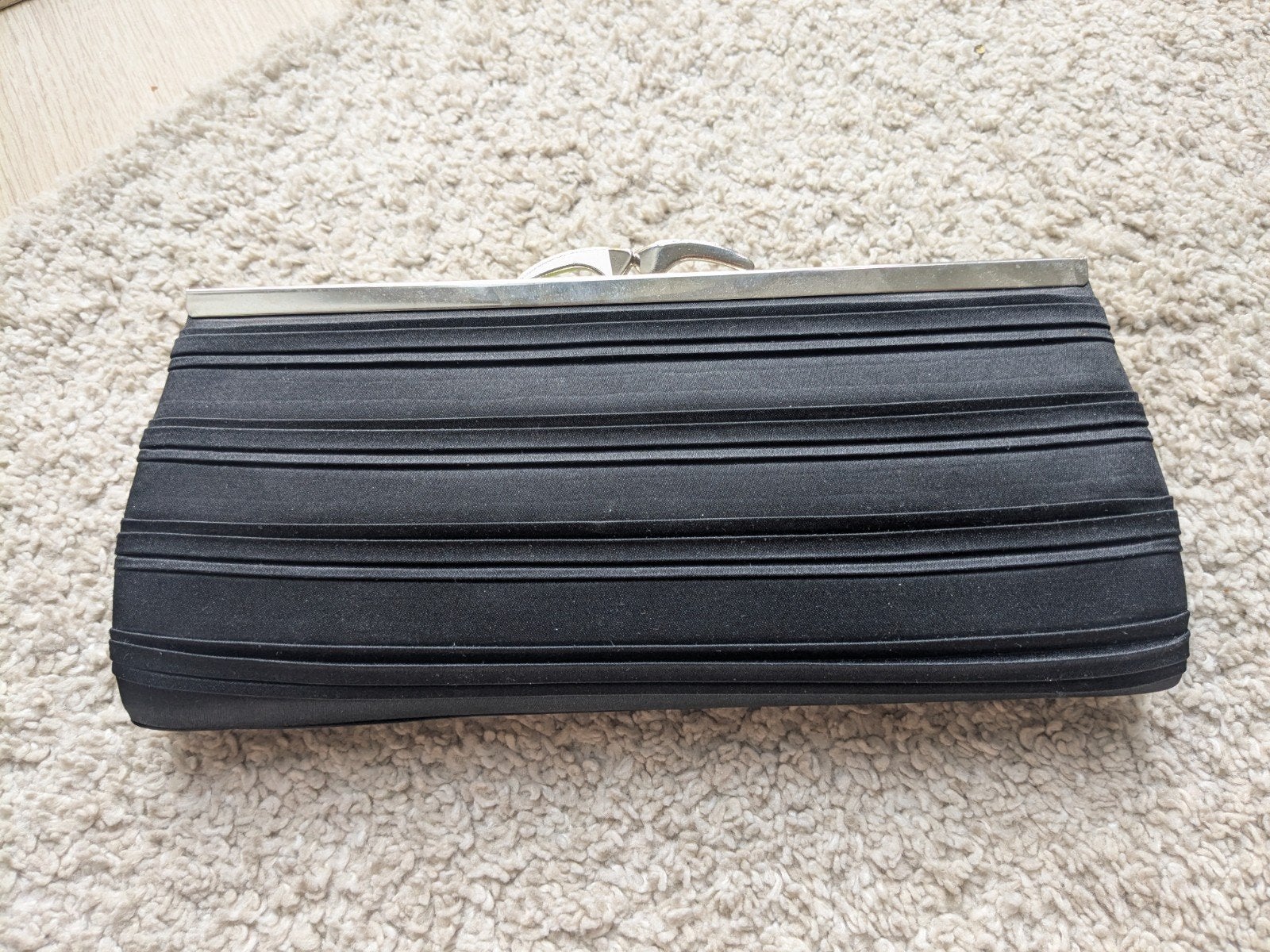 Zwarte satijnen avondtas clutch zilveren sluiting, Ophalen, Zo goed als nieuw, Zwart, Avondtasje