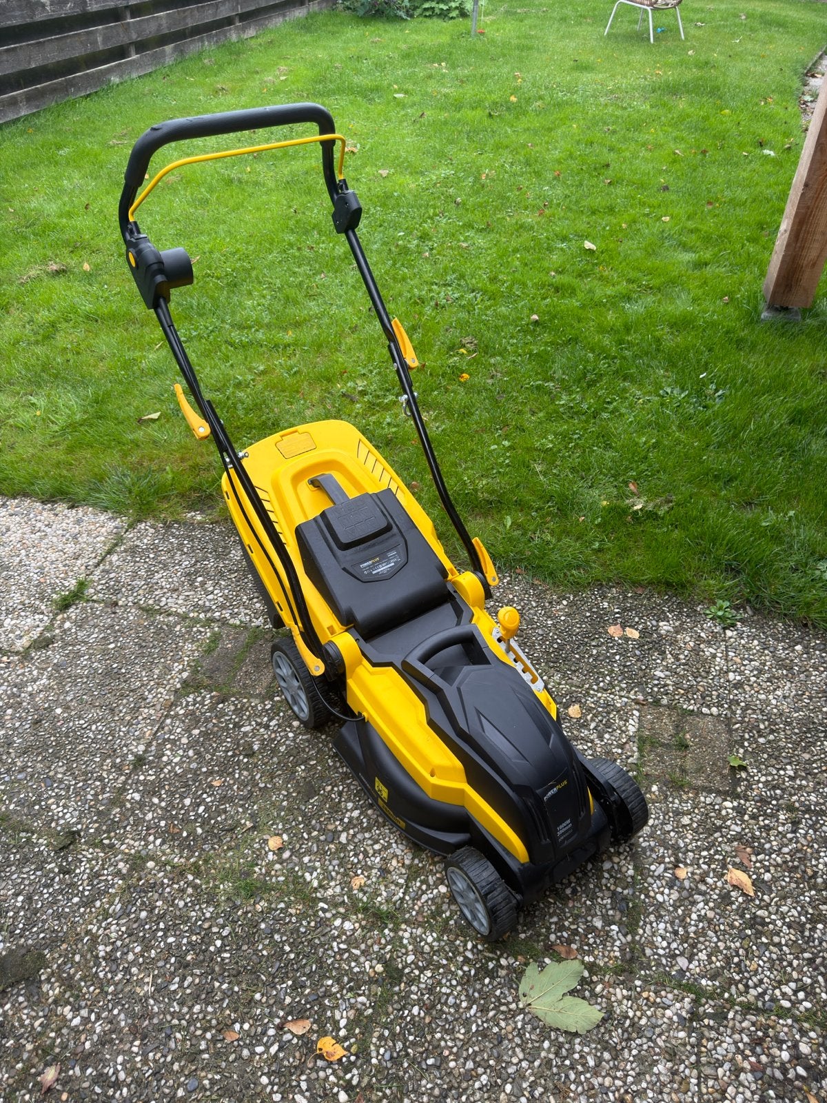 Powerplus Grasmaaier, Tuin en Terras, Grasmaaiers, Ophalen, Cirkelmaaier, Gebruikt, Elektrische grasmaaier