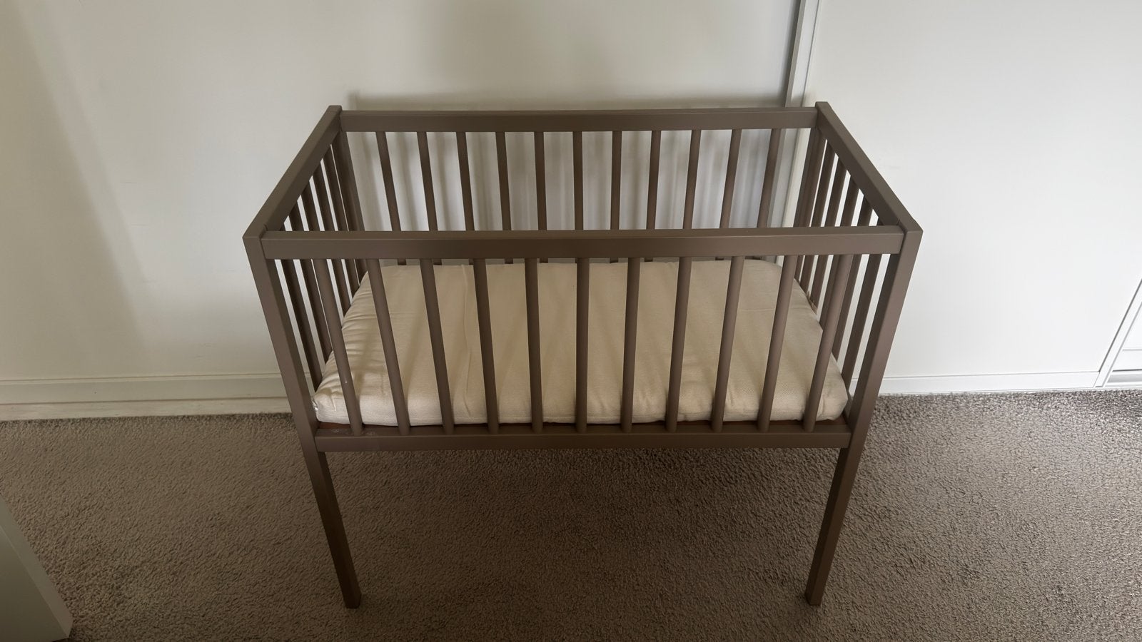 Wiegje 80x40 taupe met biologisch CocoLana matras, Ophalen, 70 tot 85 cm, Zo goed als nieuw, Minder dan 140 cm