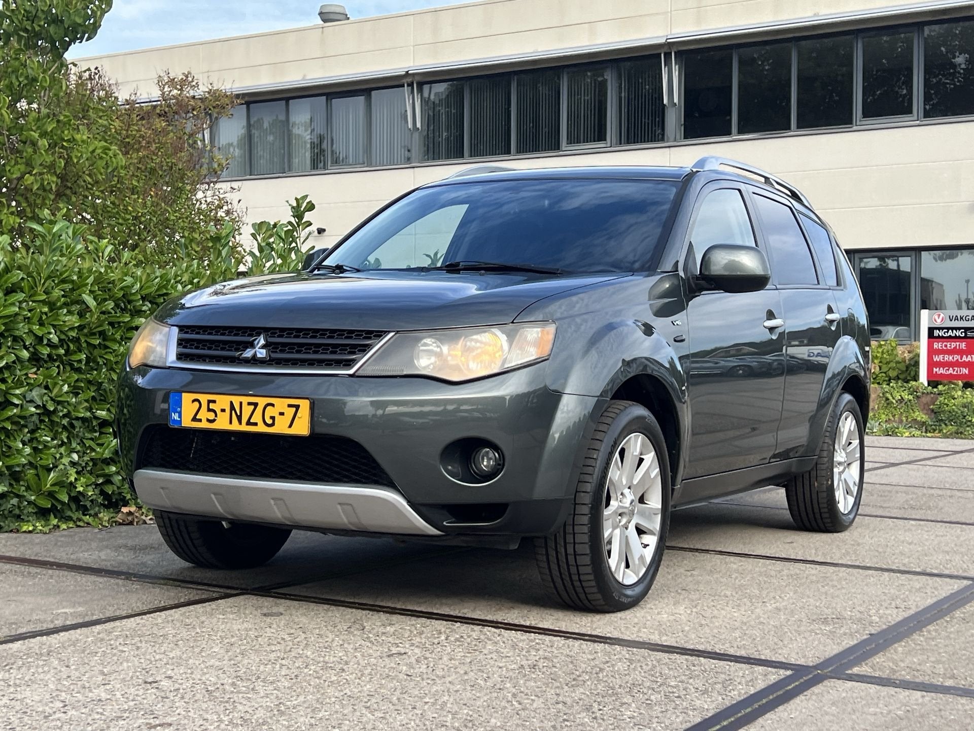 Mitsubishi Outlander 3.0 V6 4X4 |7-PERS|AUTOMAAT|TREKHAAK| 1, Auto's, Stof, 2350 kg, Bedrijf, 2998 cc
