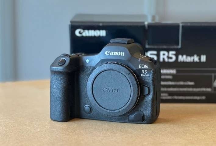 Canon EOS R5 Mark II Body | Slechts 2.000 Clicks | Garantie, Audio, Tv en Foto, Fotocamera's Digitaal, Draagriem, Info@canon-europe.com
