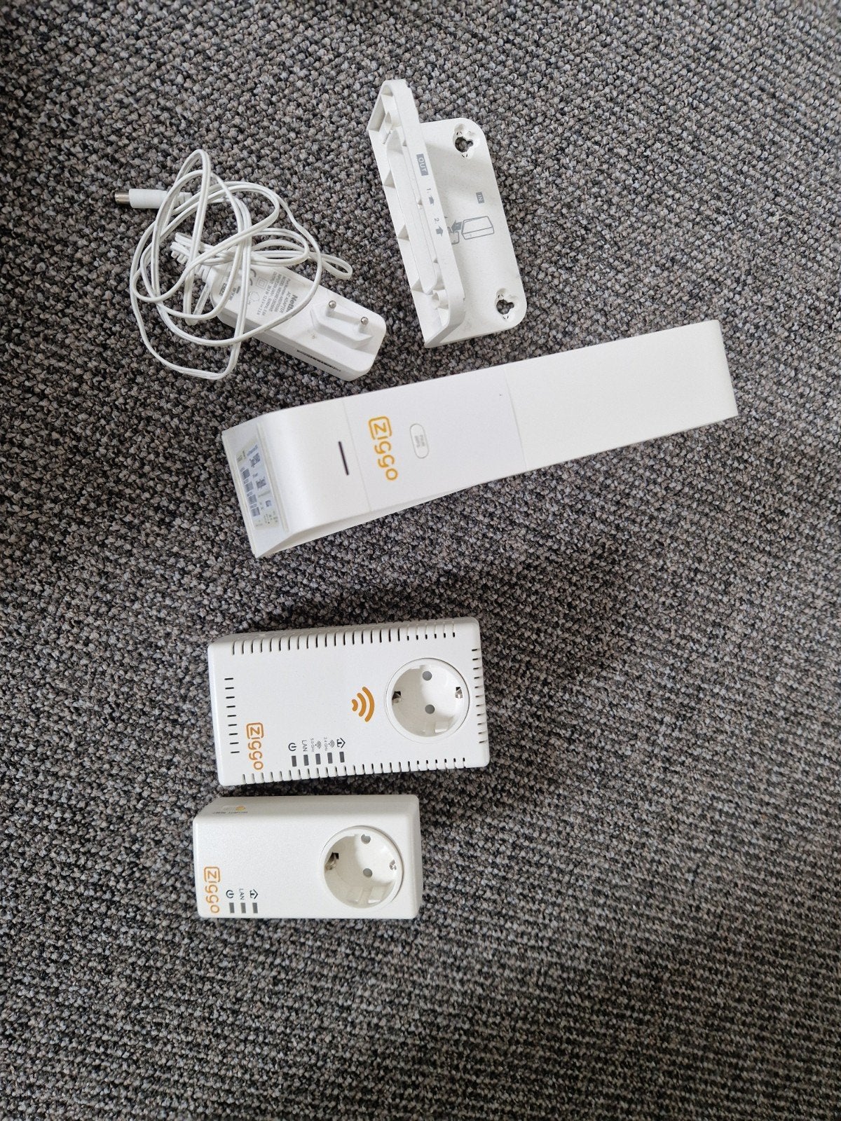 Ziggo Connectbox router en 2 wifi boosters, Computers en Software, Routers en Modems, Ophalen of Verzenden, Gebruikt, Router met modem