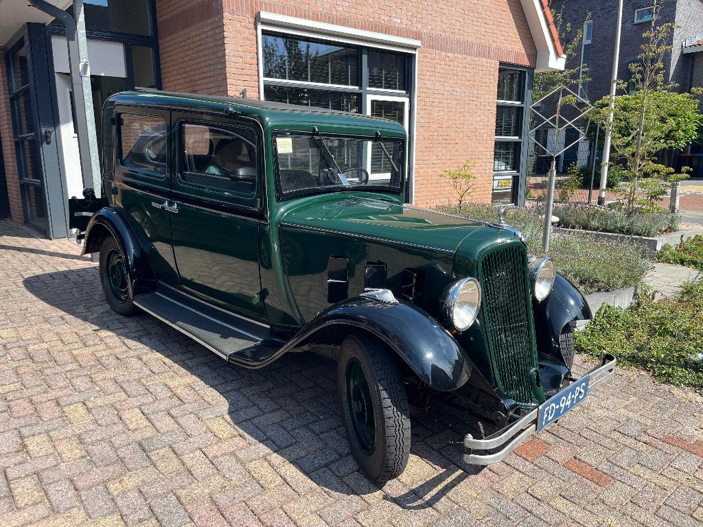 Renault Primaquatre uit 1934 Groen-Zwart, Auto's, Achterwielaandrijving, Overige modellen, 4 cilinders, Overige bekleding