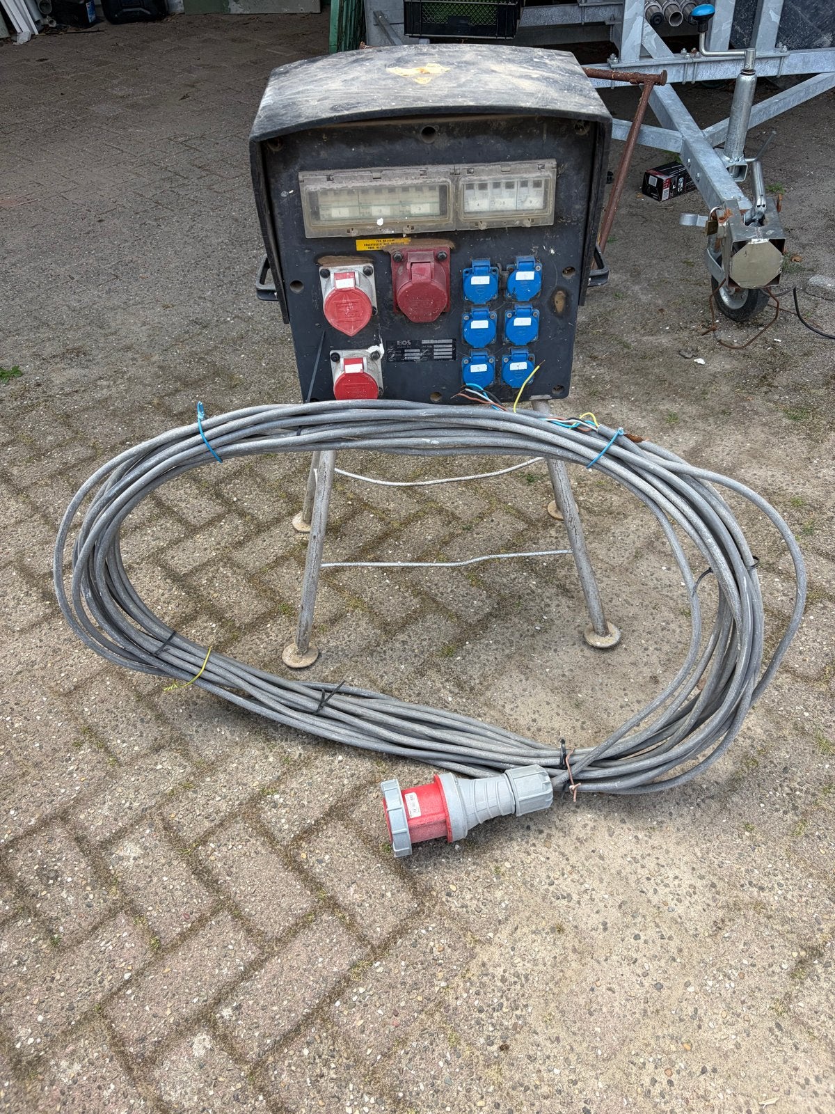 Zwerfkast met kabel - Ideaal voor bouwplaats of evenement, Doe-het-zelf en Verbouw, Ophalen, Gebruikt, Overige merken, Overige typen