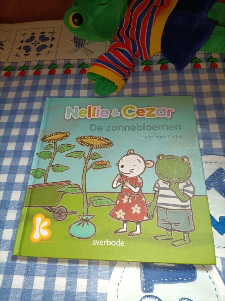 Nellie en Cezar handpop 29 cm + boek, Ophalen of Verzenden, Zo goed als nieuw, Overige typen