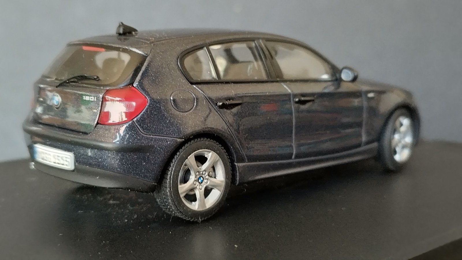 BMW 1 serie 1:43 Schuco Pol, Hobby en Vrije tijd, Modelauto's | 1:43, Overige merken, N, Auto, Verzenden