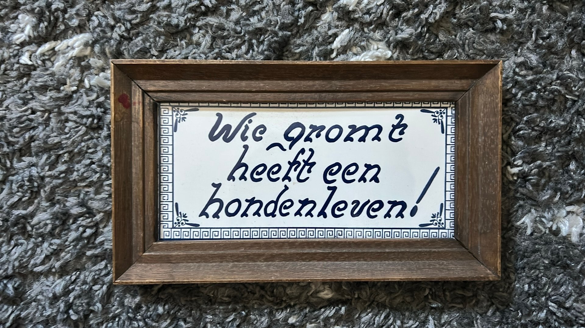 ‘Wie gromt heeft een hondenleven’ bordje/tegel, Ophalen, Zo goed als nieuw