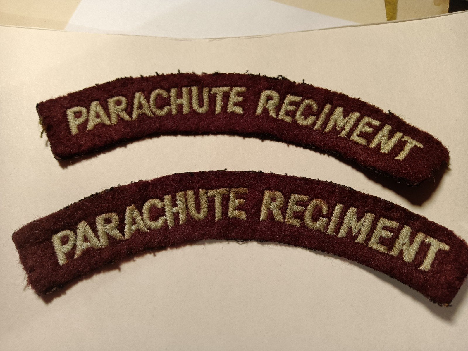 Engelse schouder emblemen Parachuut RGT, Verzamelen, Ophalen of Verzenden, Engeland, Embleem of Badge