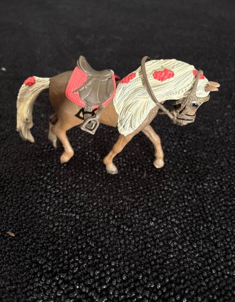 Schleich HORSECLUB Rocky Mountain merrie paardenshow (42469), Ophalen of Verzenden, Zo goed als nieuw