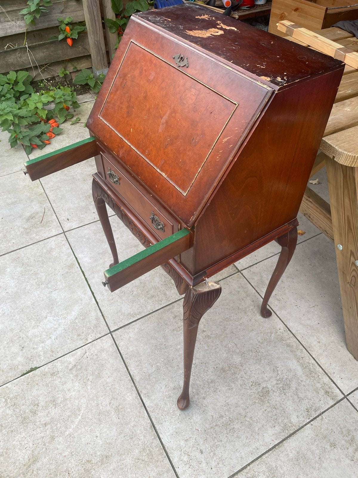 Antiek secretaire bureau met beschadigingen, opknappertje, Antiek en Kunst, Ophalen of Verzenden