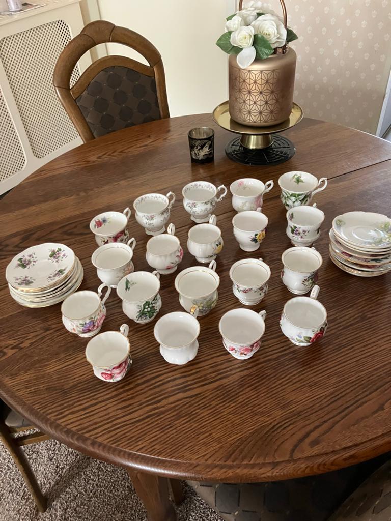 19 Diverse Engelse Kopjes met Schotels - Alles in 1 Koop, Antiek en Kunst, Antiek | Porselein, Ophalen