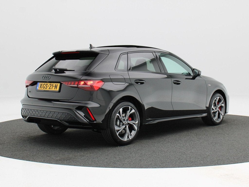 Audi A3 Sportback 45 TFSI e | S edition Competition | 18 inc, Auto's, Audi, 1498 cc, 4 cilinders, 150 min, Leder en Stof