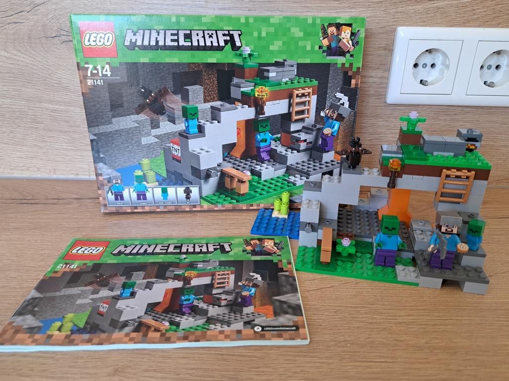 Lego 21141 Minecraft The Zombie Cave (compleet), Gebruikt, Minecraft, Lego, Ophalen of Verzenden
