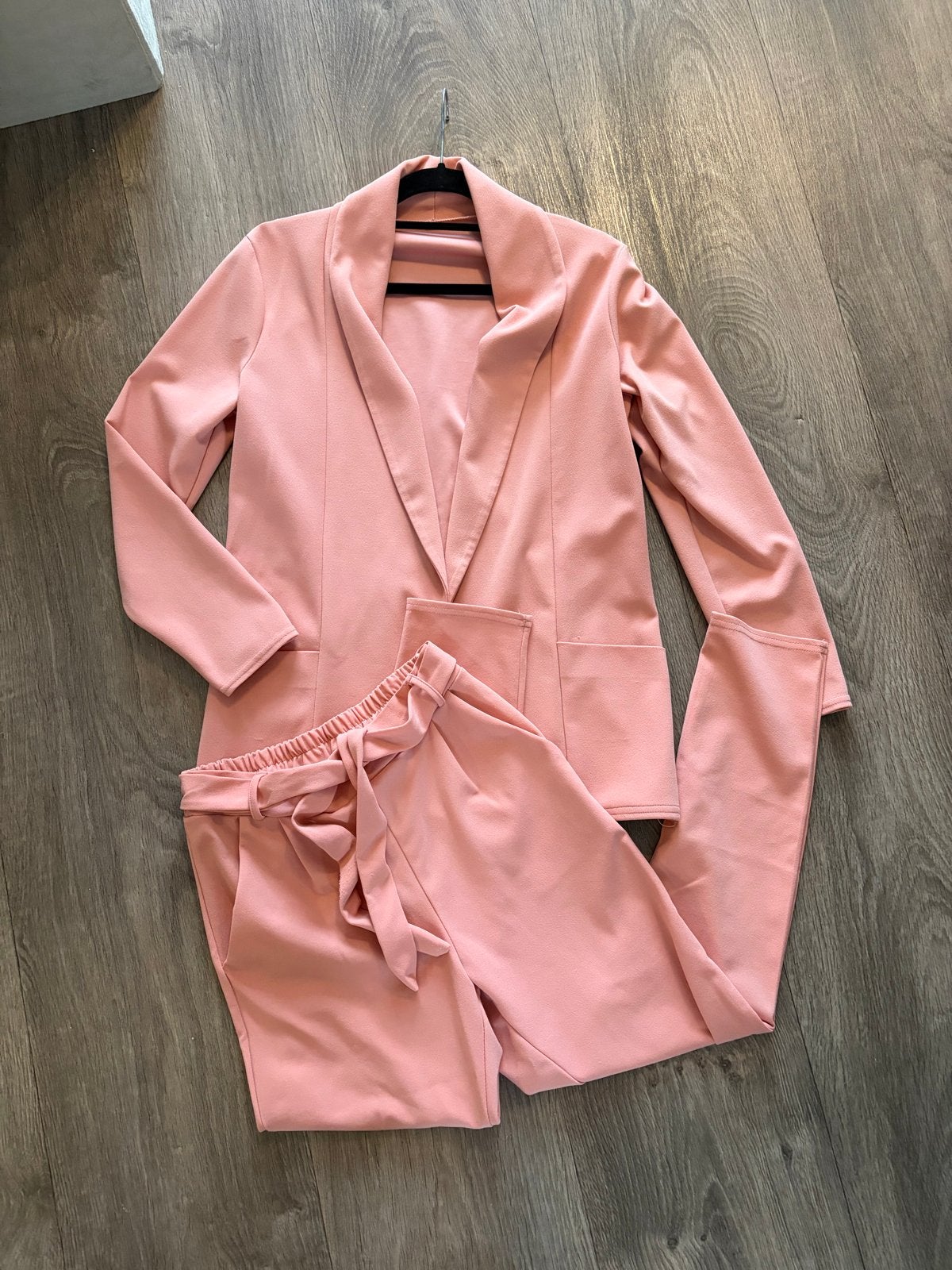 Roze pak - jasje en broek - One Size (M/L), Maat 38/40 (M), Kostuum of Pak, Ophalen of Verzenden, Zo goed als nieuw