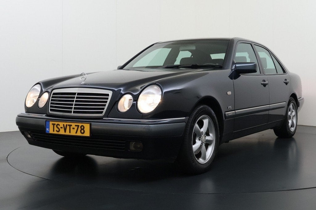 Mercedes-benz E-KLASSE 240 ELEGANCE V6 Automaat Youngtimer!!, Achterwielaandrijving, Gebruikt, Zwart, Bedrijf