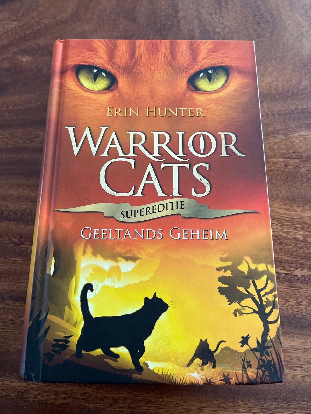 Warrior Cats Supereditie: Geeltands Geheim - Erin Hunter, Boeken, Ophalen of Verzenden, Zo goed als nieuw, Fictie