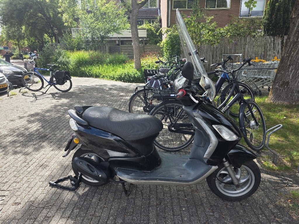 Piaggio fly brom loopt niet lees beschrijving, Fietsen en Brommers, Scooters | Piaggio, Ophalen, Gebruikt, Maximaal 45 km/u, Zip