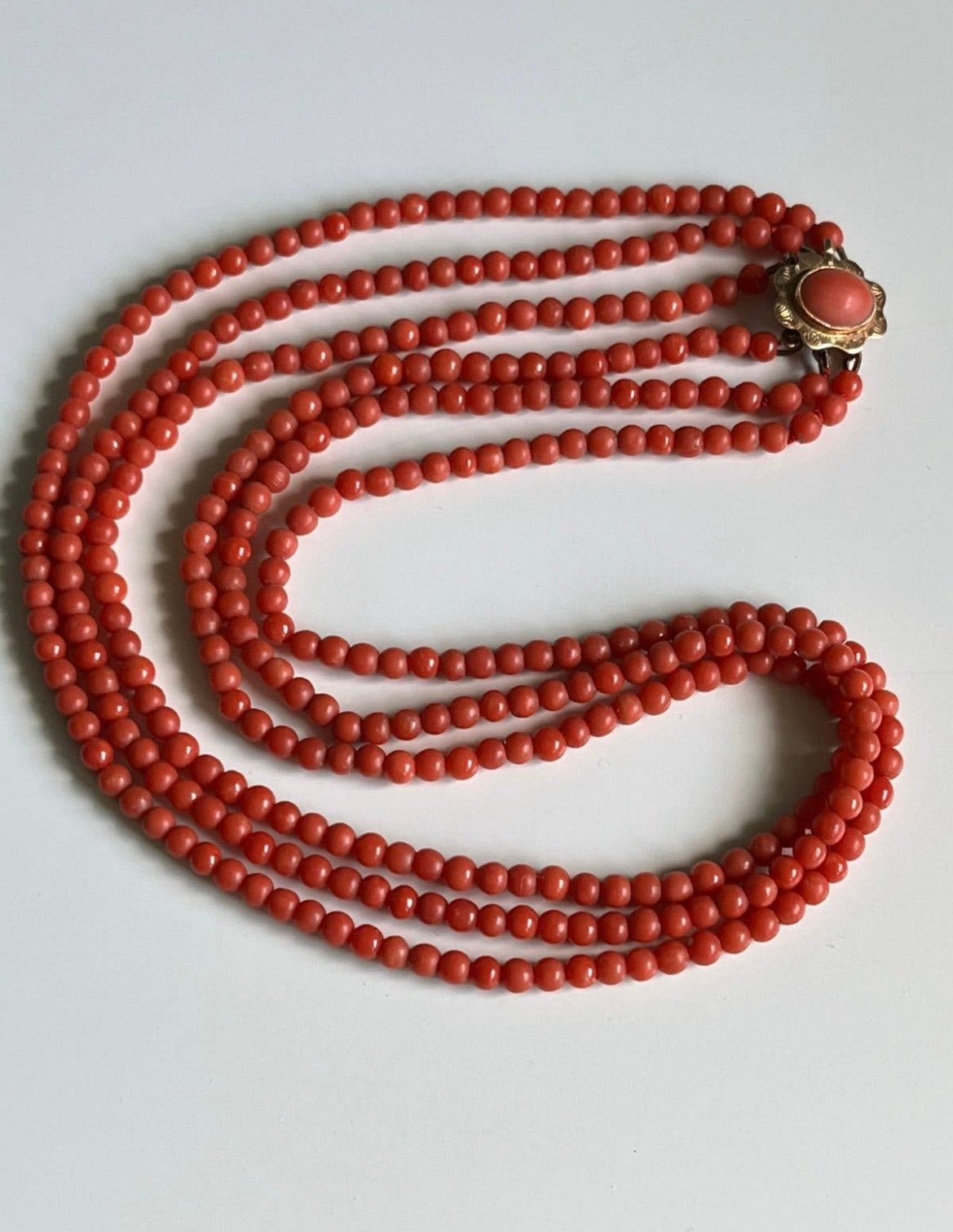 Antieke Nederlandse Bloedkoraal Collier met gouden slot, Ophalen of Verzenden, Goud, Ketting