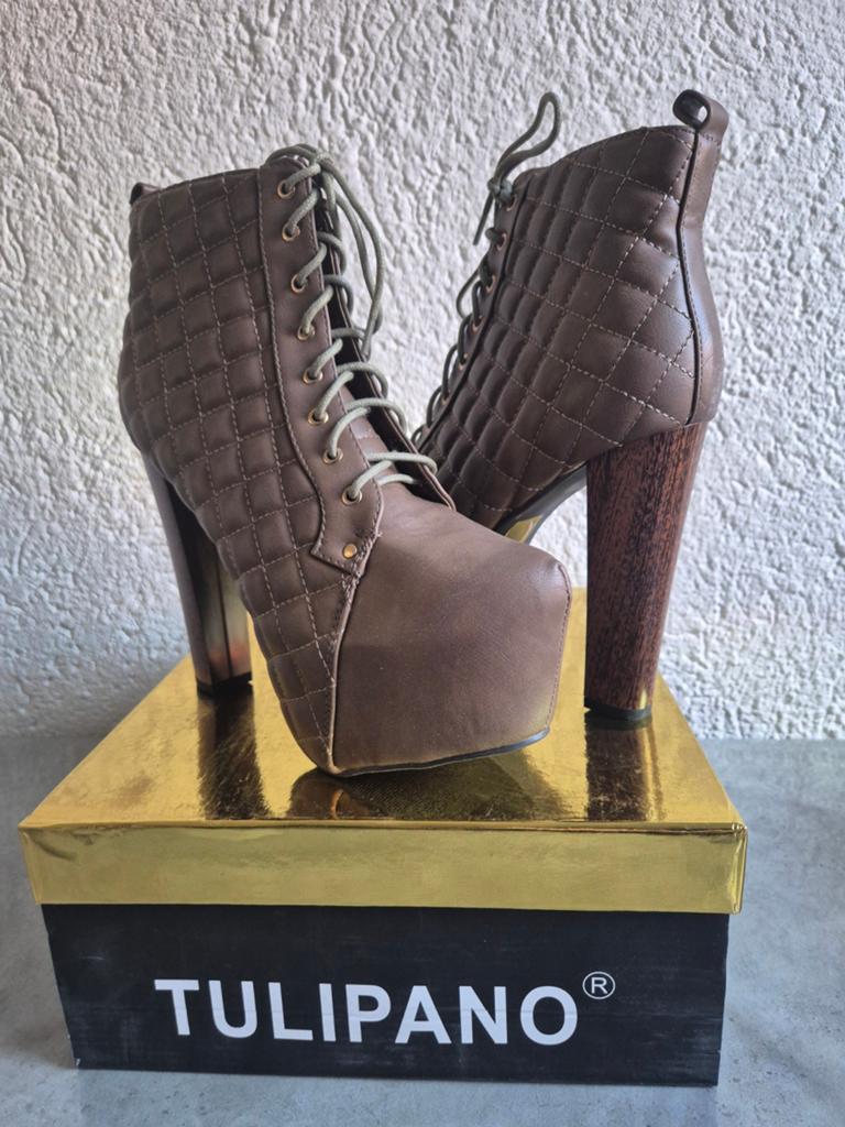 Tulipano hoge hakken met plateauzool - STUNT € 5,-, Kleding | Dames, Schoenen, Ophalen, Overige kleuren, Schoenen met hoge hakken