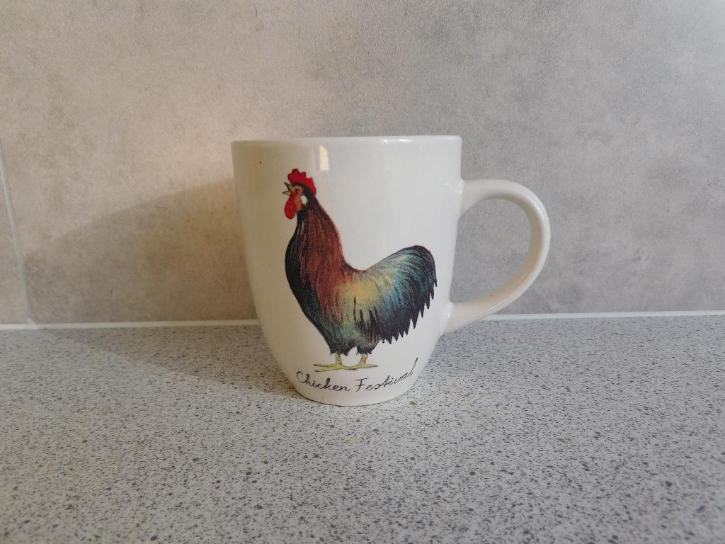 Mok 9x8 cm. Chicken Festival JET by ter Steege, Ophalen of Verzenden, Zo goed als nieuw, Overige stijlen, Kop(pen) en/of Schotel(s)