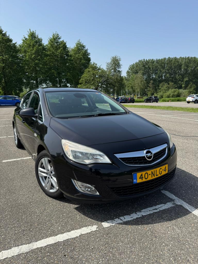 Opel Astra 1.6 16V 5D 2010 Zwart, Voorwielaandrijving, Euro 5, 1250 kg, 4 cilinders