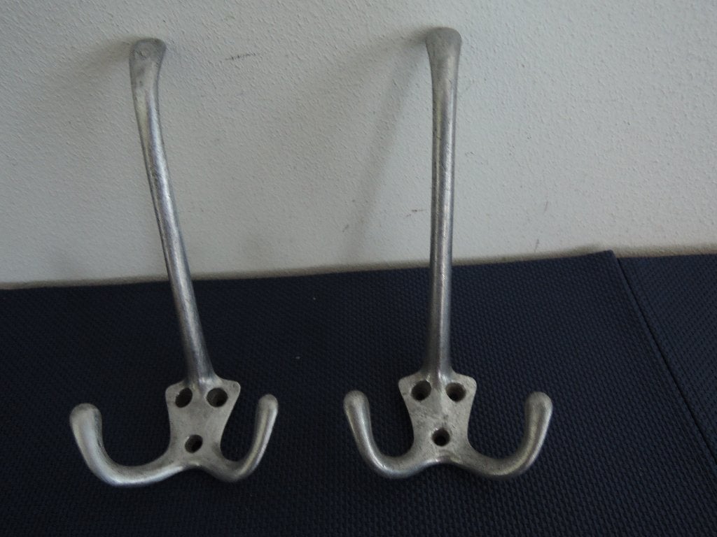 Twee ouderwetse chromen (kapstok) haken, Huis en Inrichting, Woonaccessoires | Kapstokken, Gebruikt, Wandhaken, Ophalen of Verzenden