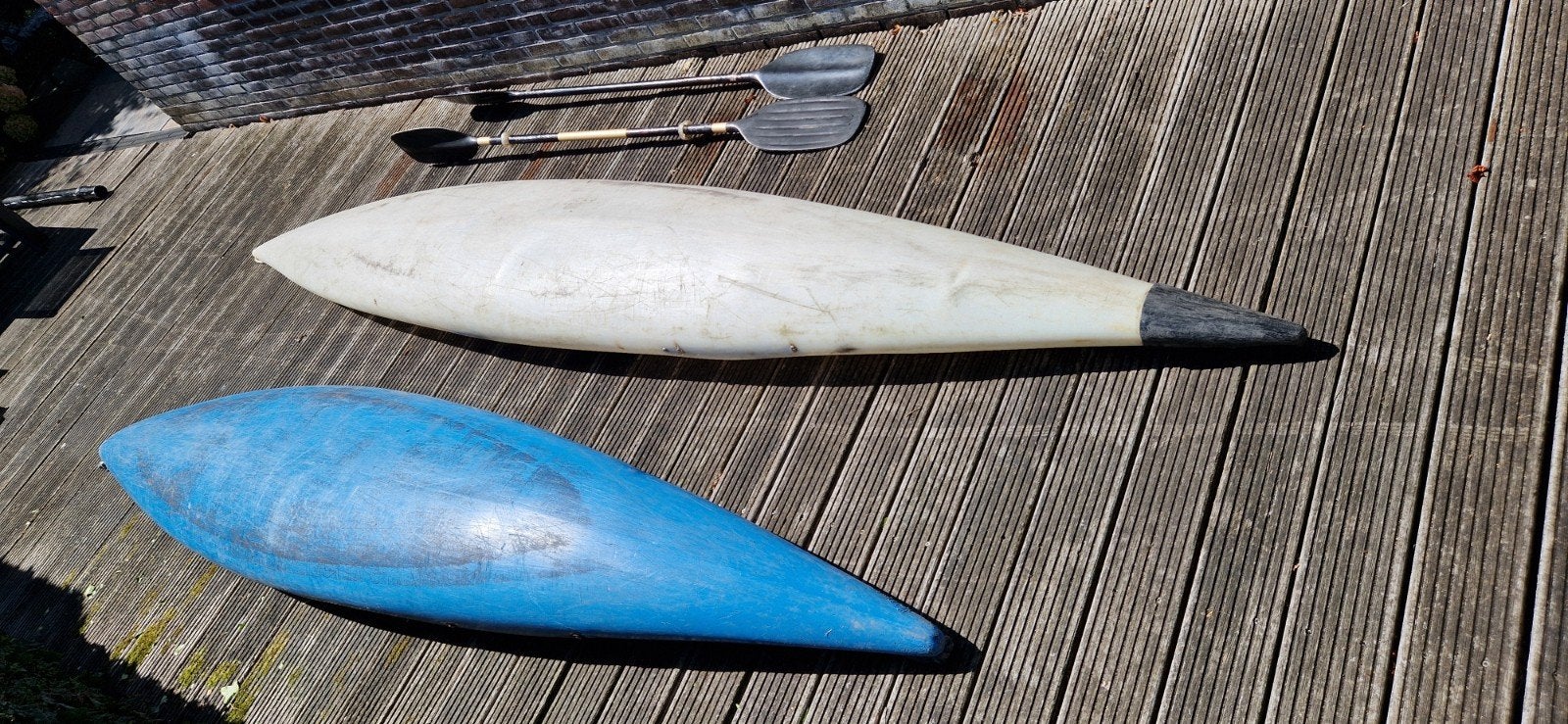 2 Kajaks (wit 4m, blauw 3.5m) met peddels, Watersport en Boten, Ophalen, Gebruikt, 1-persoons