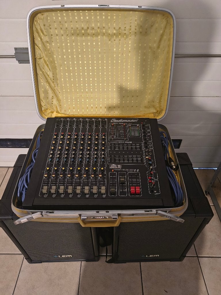 Studiomaster mengpaneel met LEM speakers en koffer, Ophalen, Gebruikt, 10 tot 20 kanalen, Microfooningang