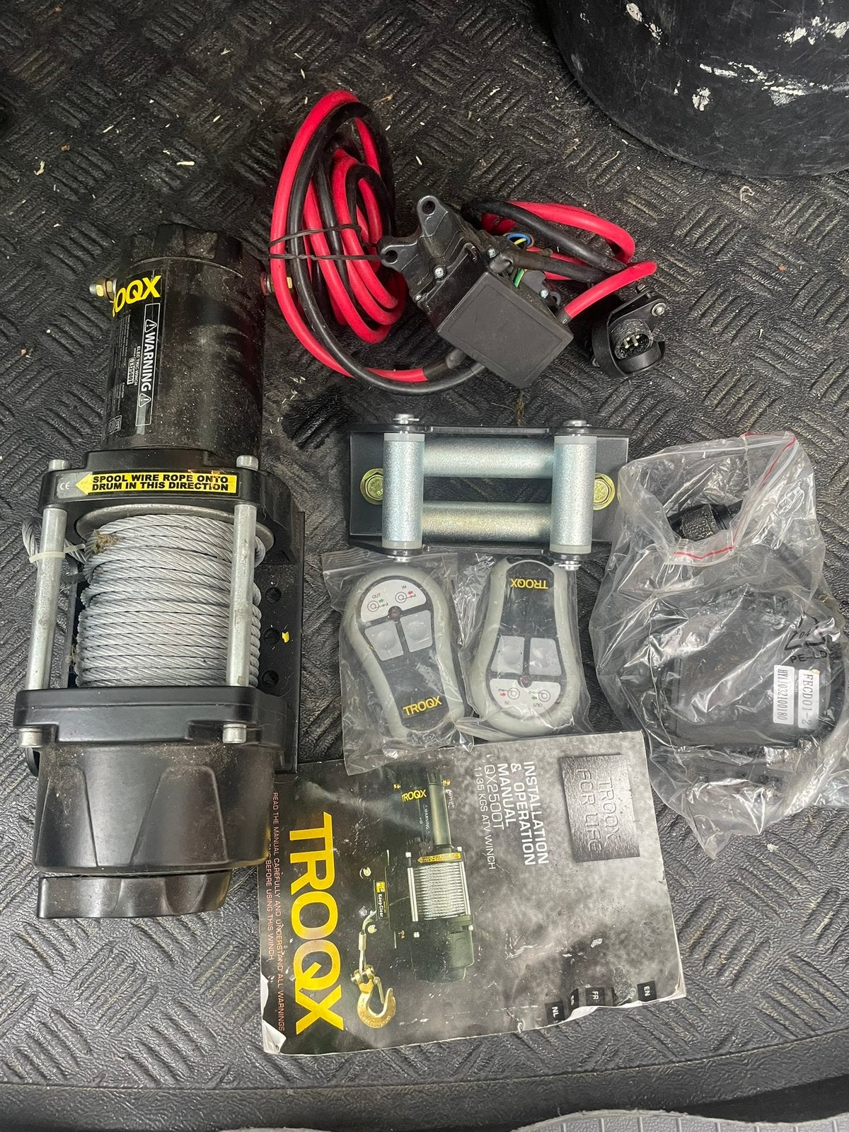 Aangeboden nieuw troqx 12v dc elektrische lier, Ophalen, Zo goed als nieuw