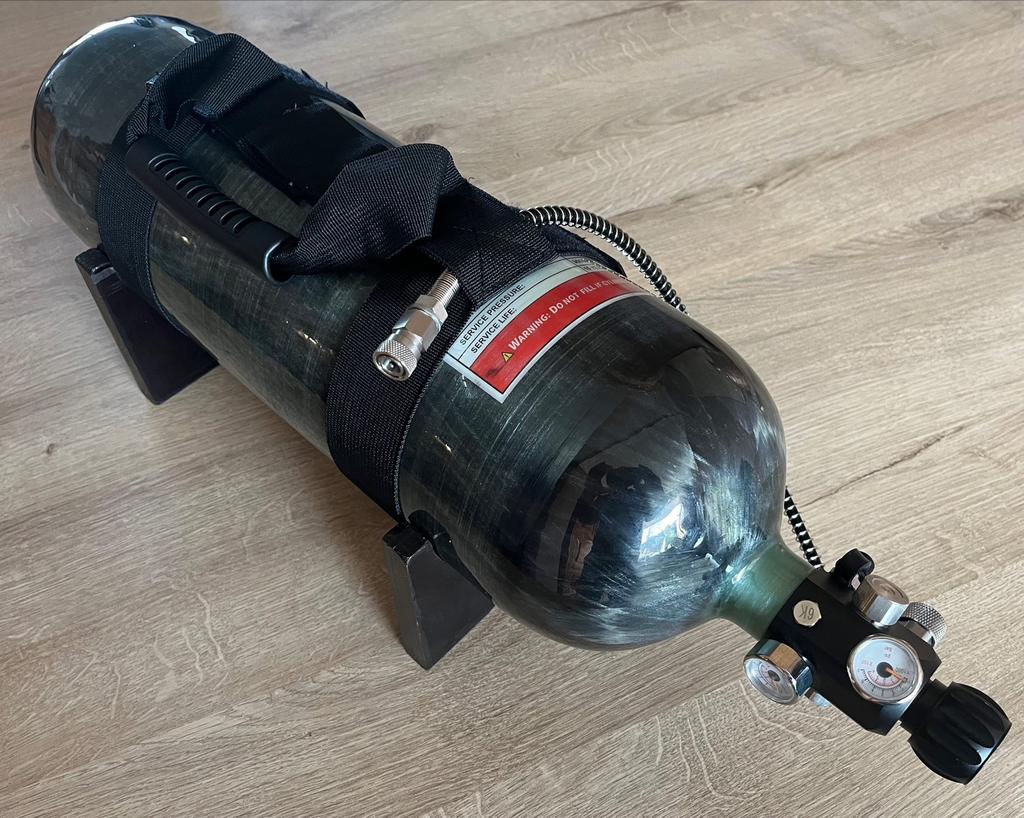 300 bar 6.8L Carbon persluchttank met regulator, Sport en Fitness, Schietsport-accessoires, Ophalen, Nieuw