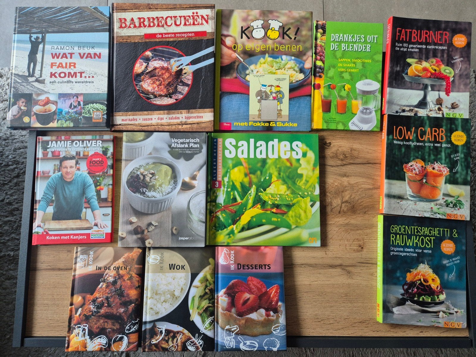 Grote collectie kookboeken: J. Oliver, BBQ, Salades & meer, Boeken, Gelezen, Jamie Oliver en diverse andere auteurs, Gezond koken